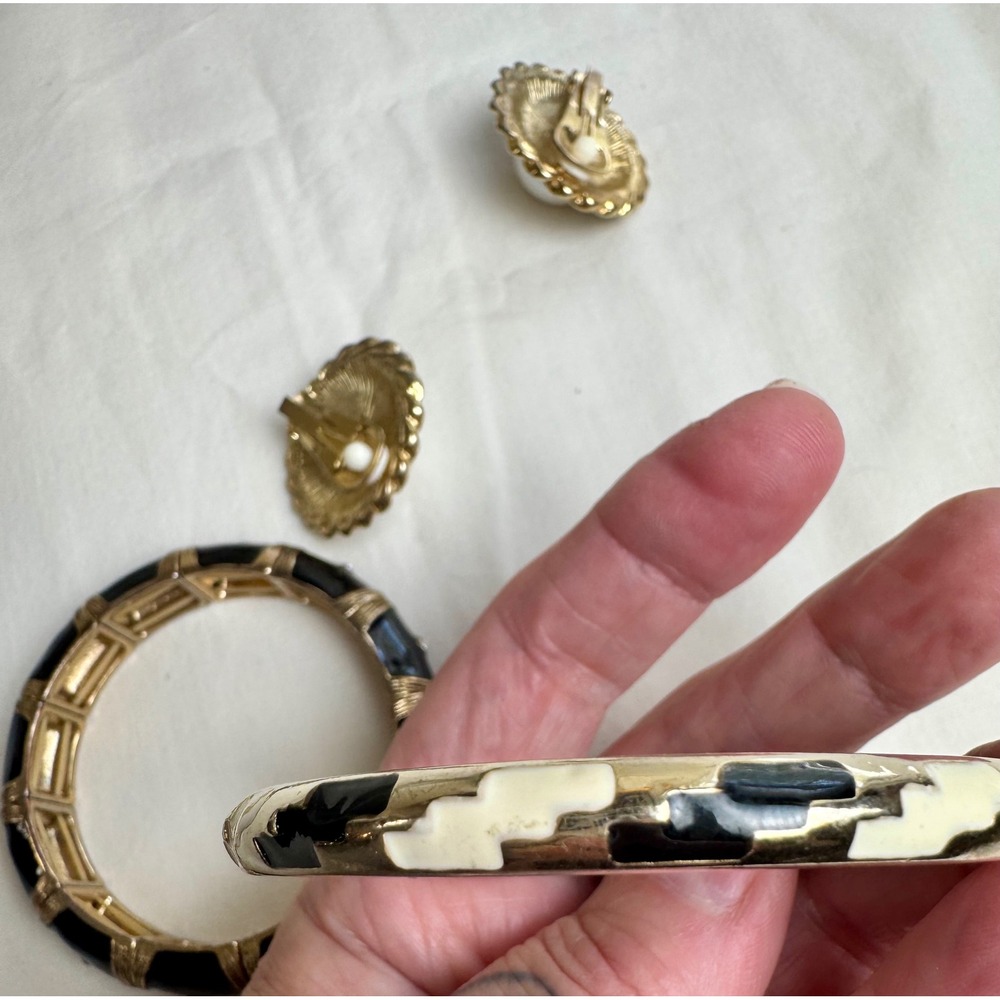Park Lane Vintage Style Jewelry Set Gold Tone Faux Pearl Black Enamel 4pc Set - Picture 2 of 16